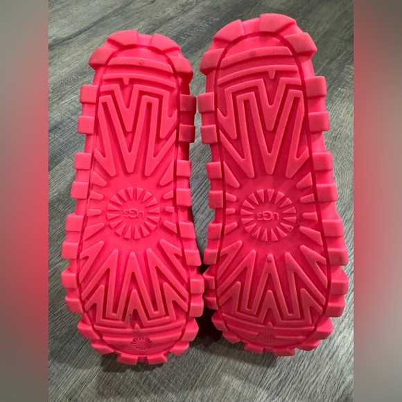 UGG Classic Brellah Mini Waterproof Slip On Rain Boot- Pink, Big Kid’s Size 6 - Picture 9 of 10